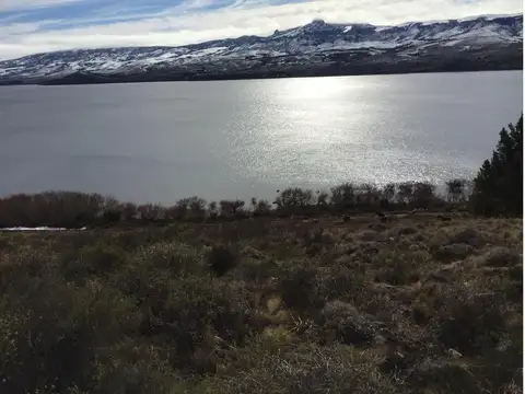 Lote de 3625 m2 con vista al Lago Huechulafquen y al Volcán