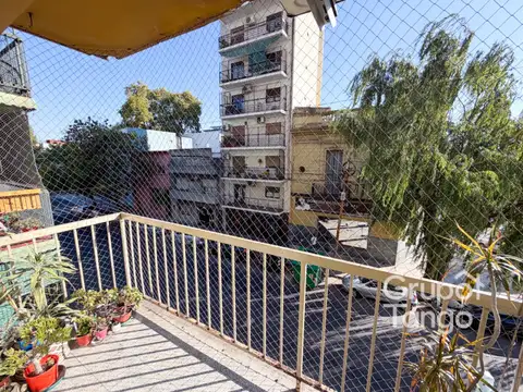 Castro Barros 2200 , Piso 2