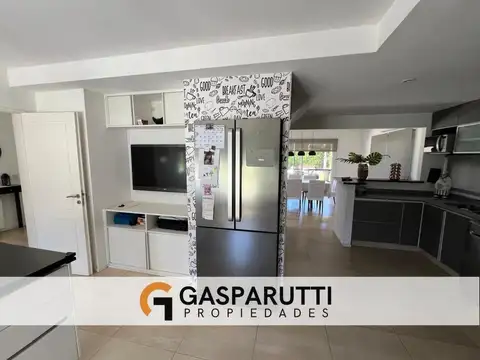 Casa en Venta con 6 cocheras