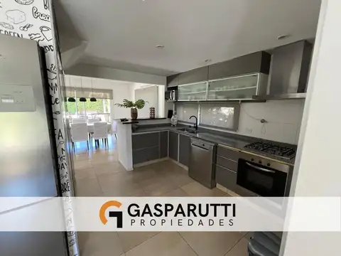 Casa 5 ambientes con 4 baños