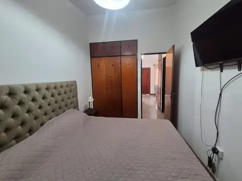 CASA EN VENTA!  Caseros al 2.400 - zona Colegio Estrada