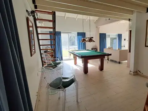 Casa quinta en venta de tres dormitorios, Abasto