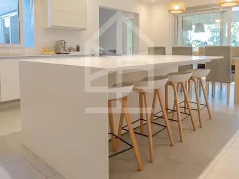 EXCLUSIVA CASA EN PRADERAS DE SAN LORENZO