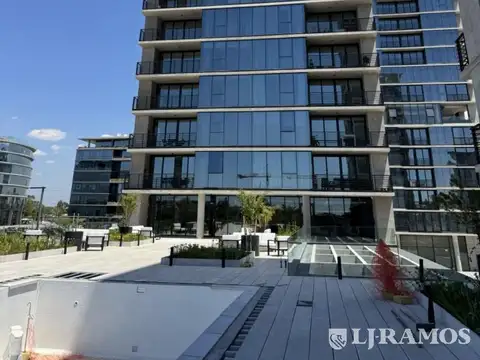 Oficina en Alquiler con 2 cocheras