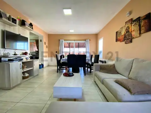 Venta | Casa de 3 Dormitorios con cochera y pileta | Funes Norte, Funes