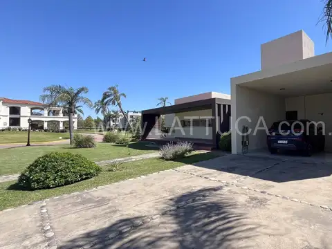 Casa en Venta con 6 cocheras
