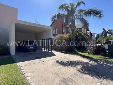 Casa en Venta con 6 cocheras