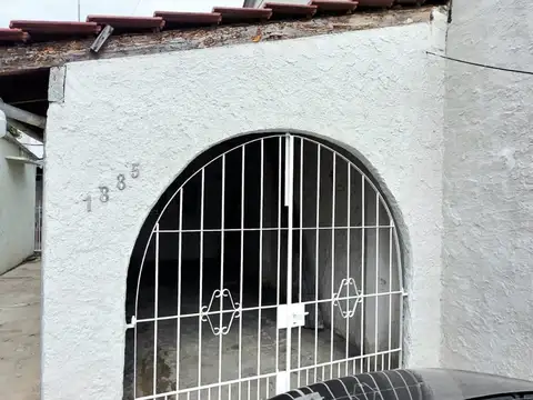 Depto Tipo Casa en Alquiler en Isidro Casanova, $ 550.000
