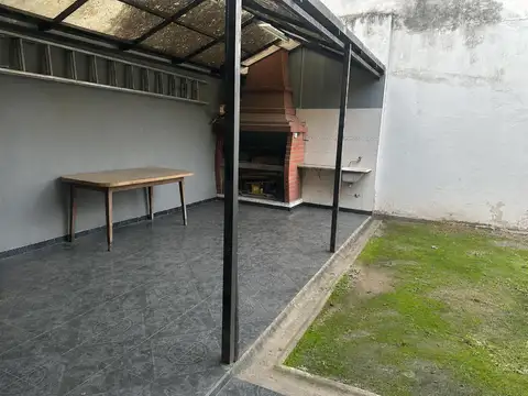 Depto Tipo Casa en Venta en Bernal Oeste, USD 110.000
