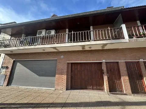 Venta PH 4 Ambientes con Entrada Independiente, Quincho, Patio, Parrilla y Cochera en Bernal Oeste