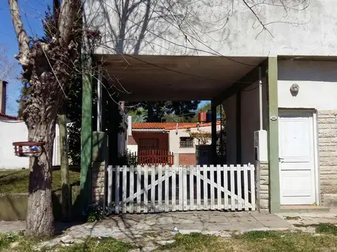 PH 3 AMB. CON PATIO, PARRILLA Y COCHERA A 2 CUADRAS DEL MAR – MAR DEL TUYÚ