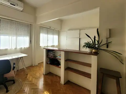 Venta monoambiente P 5ª a la calle Once. Mucha Luz