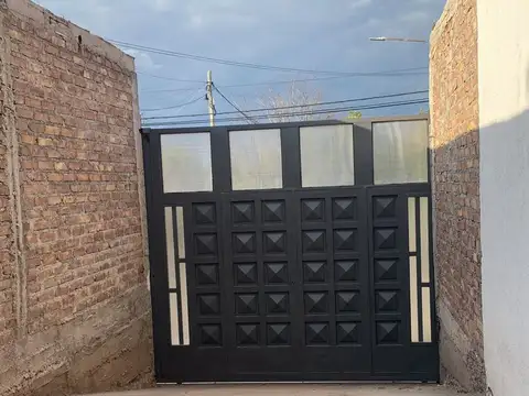 Casa en Alquiler en Luzuriaga, $ 880.000