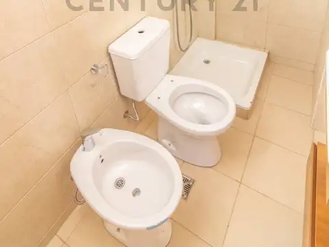 1 de mayo 1100, Piso 5