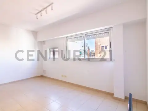 1 de mayo 1100, Piso 5