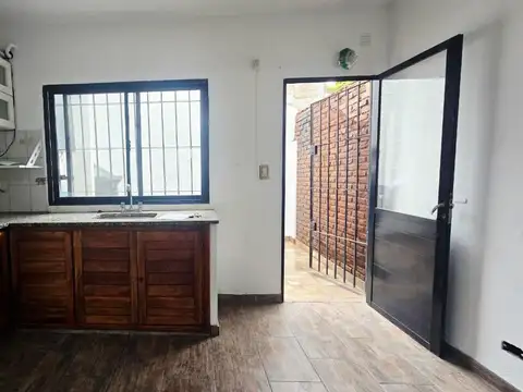 Depto Tipo Casa en Alquiler en Ramos Mejía, $ 700.000