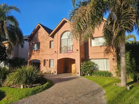Casa en venta en Barrio Cerrado La Delfina Pilar LOTE INTERNO CON PILETA