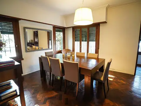 Casa 7 ambientes con 2 baños