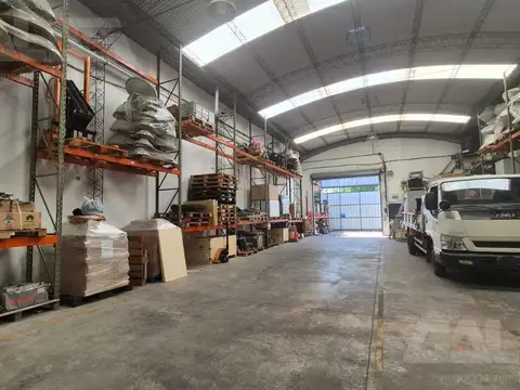 Depósito con Oficinas en Morón Sur  – Con Antecedente Comercial Activo
