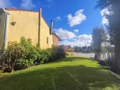 Casa 4 ambientes con 2 baños