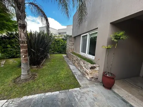 Casa 6 ambientes con 3 baños