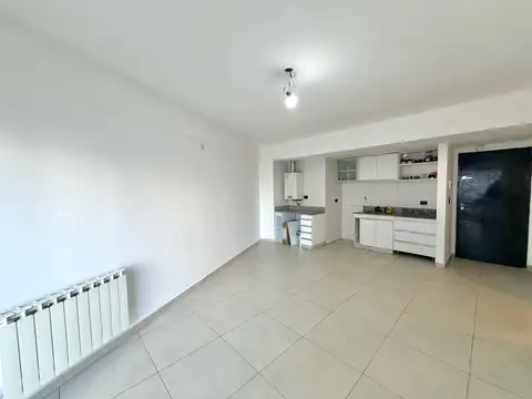 Departamento en Venta de 3 Ambientes con Cochera en Bernal Centro