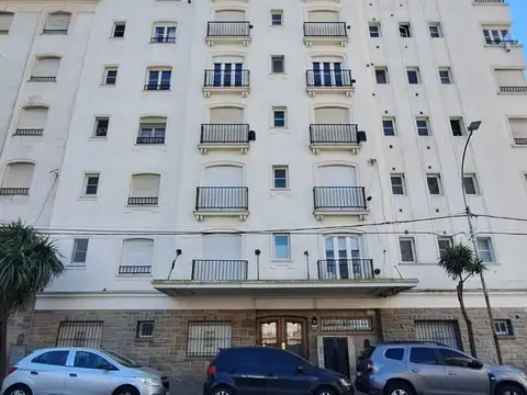 Venta departamento 3 ambientes A la calle. Zona Punta Iglesia