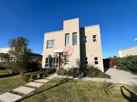 Casa  en Venta en San Eduardo, Pilar del Este, Pilar