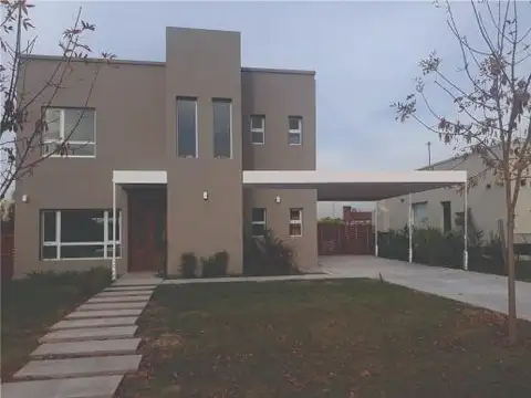 Casa 4 ambientes con 3 baños