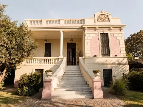 Venta Casa Histórica de 5 Dormitorios en Alberdi