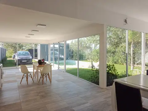 Casa en Venta con 2 cocheras