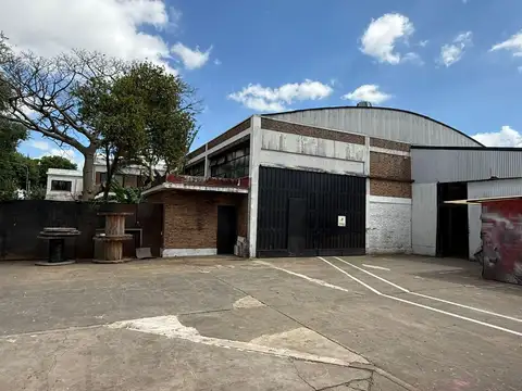 Depósito de 2300 m2 cubiertos en Villa Adelina