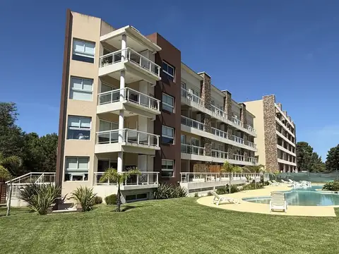 Duplex 2 Dormitorios con Pileta en Venta en Pinamar Zona Náyades