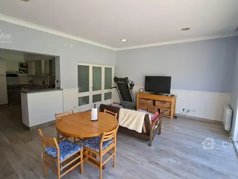 Casa en Venta con 3 cocheras