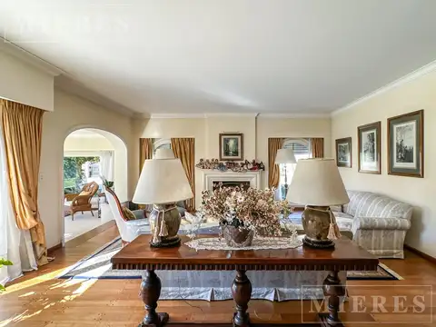 Casa en Venta con 4 cocheras