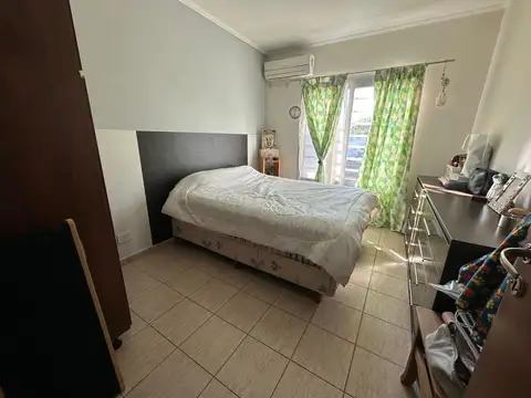 Venta en bloque. Dos departamentos de 2 amb. + 5 Cocheras.