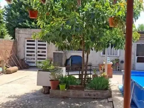 Casa en venta - 7 Dormitorios 4 Baños - Cocheras - 400Mts2 - Lisandro Olmos