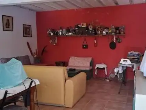 Casa 8 ambientes con 4 baños