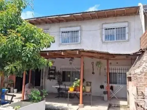 Casa en venta - 7 Dormitorios 4 Baños - Cocheras - 400Mts2 - Lisandro Olmos