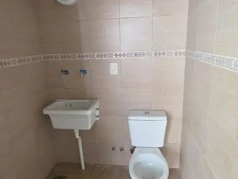 Alquiler Salon comercial 300 m2, 2 plantas, ascensor, vidrieras, aires