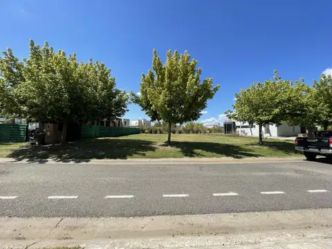 Puertos del Lago / Barrio Acacias