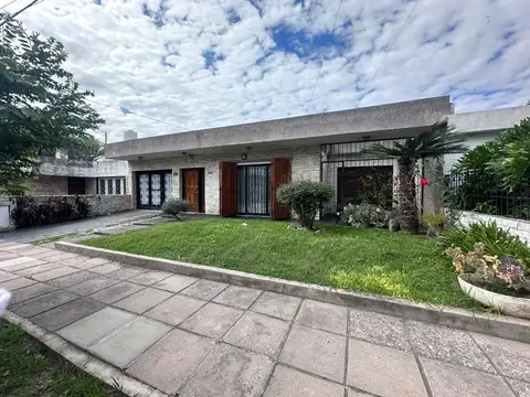 ALQUILER CASA TRES DORMITORIOS C/PILETA ALTO VERDE