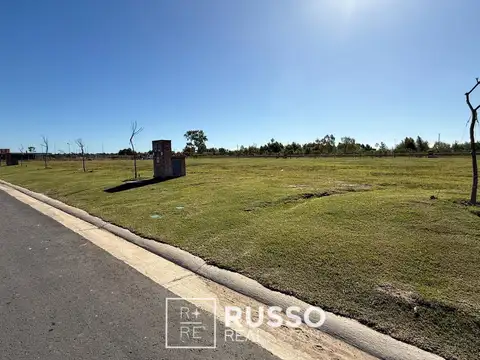 VENTA LOTE CENTRAL DE 696 M2  - BARRIO AMARRAS - PUERTOS DEL LAGO