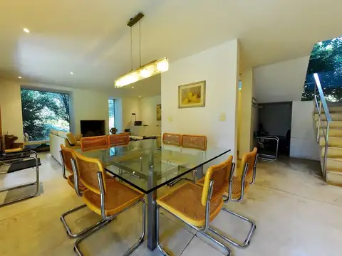 Casa 8 ambientes con 5 baños