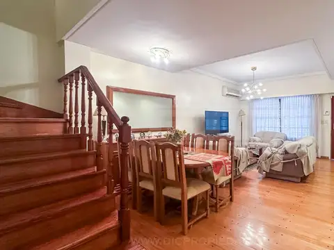 Casa 5 ambientes con 2 baños