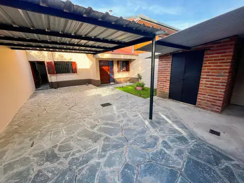 Casa 5 ambientes con 1 baño