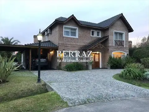 Casa venta 4 ambientes en Las Condes Pilar lote de 816 m2