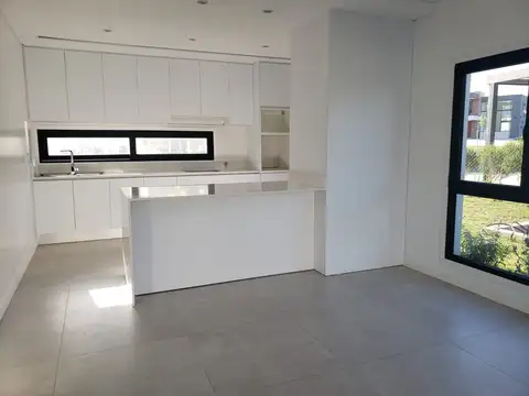 Casa en Alquiler en Countries y Barrios Cerrados en Barrio el Retazo, USD 1.750