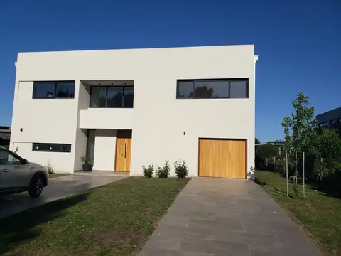 RUMENCO JOVEN - Excelente casa 4 ambientes. Sin muebles. Muy moderna e impecable