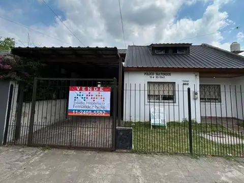 Casa c/ cochera y jardín en Lomas de Zamora